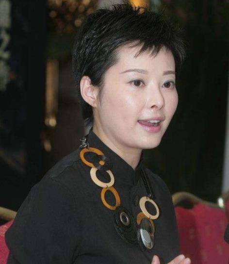 50岁的袁立,终究为自己的"口无遮拦"付出了代价_徐威_表演_男孩子