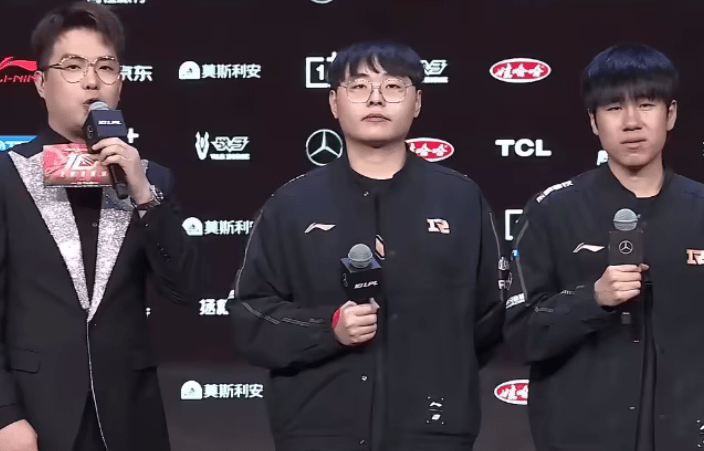 rng击败tt晋级,gala被称世一ad,小虎害怕:rng要一穿四_选手_时候