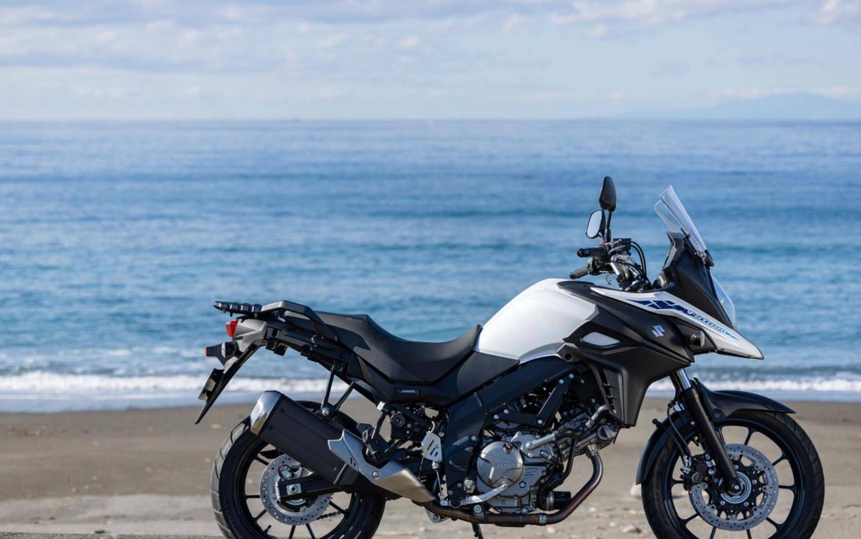 中排量休旅摩托,2023款铃木v-strom650,配置一般机械性能绝佳_搜狐