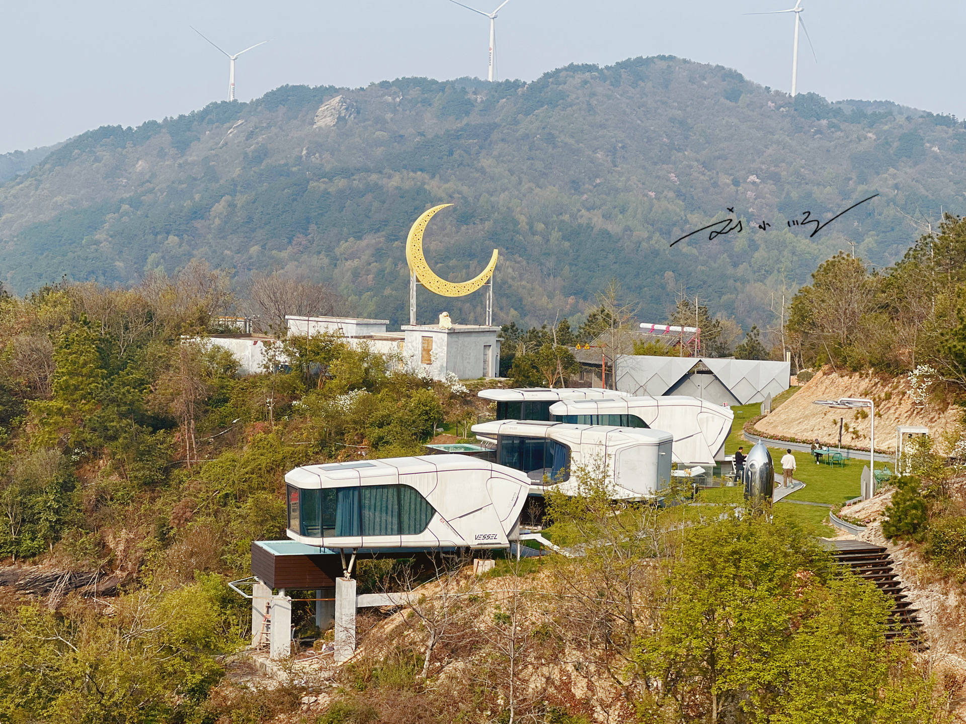 武汉黄陂有个像外星基地的网红民宿,就在清凉寨,住一晚要上千元_树影