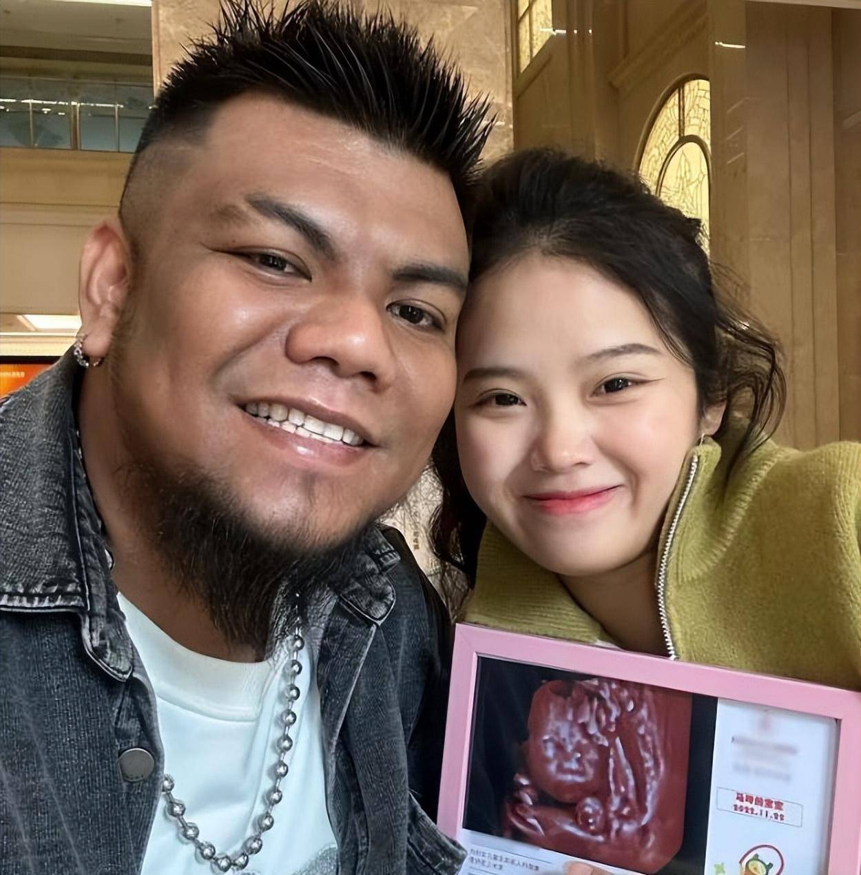 网红夏夏平安产女,零彩礼,带房嫁大黑哥,婴儿白嫩引争议_女儿_父母