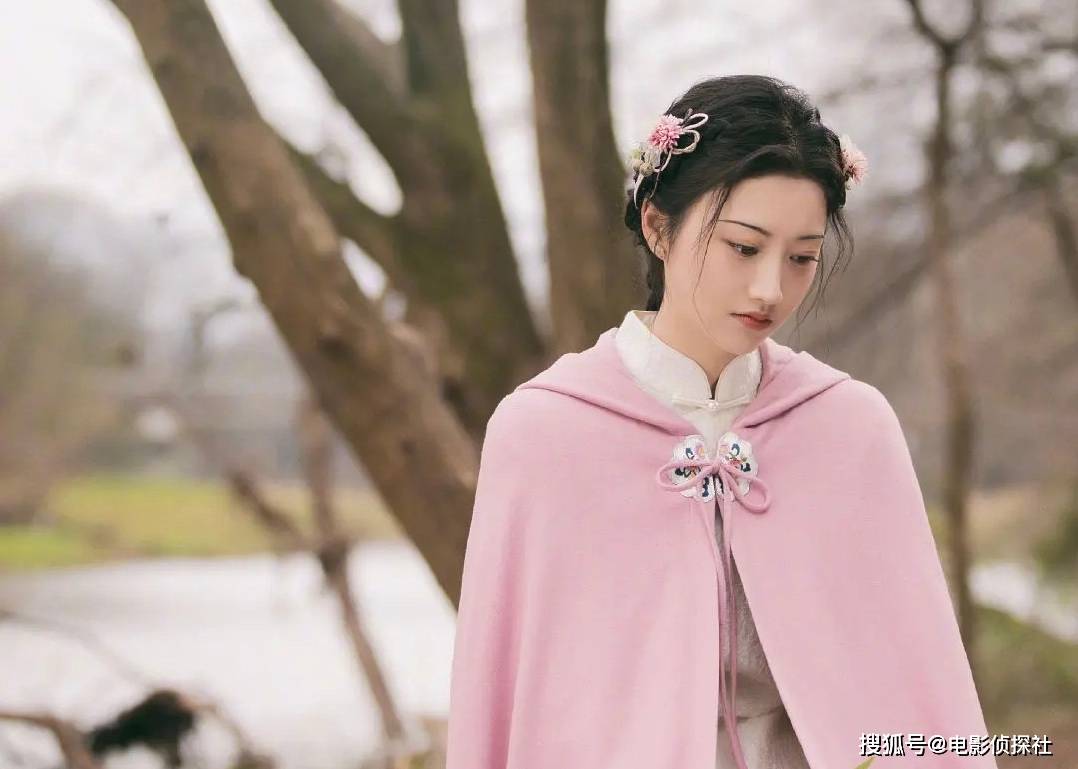 在景甜出演《司藤》这部剧的时候,王思聪还转发了张彬彬的文案帮景甜
