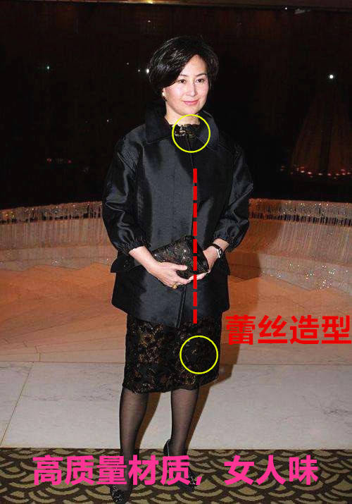孟晚舟才是职场模板,小黑裙配10万胸针太精致,气场不输名媛_何超琼