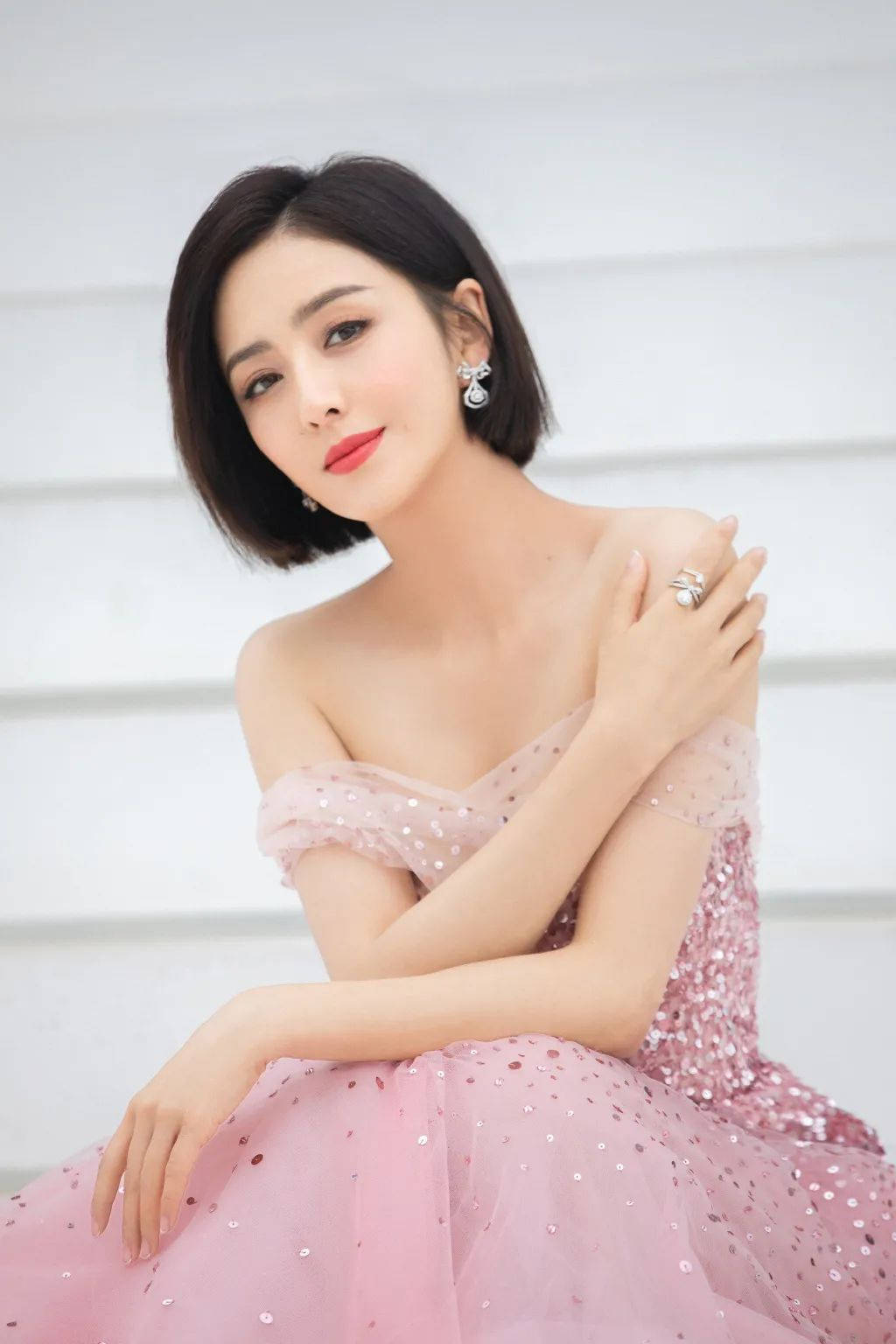 40岁的佟丽娅,离婚后的她真的是越来越有魅力,风韵犹存,魅力十足