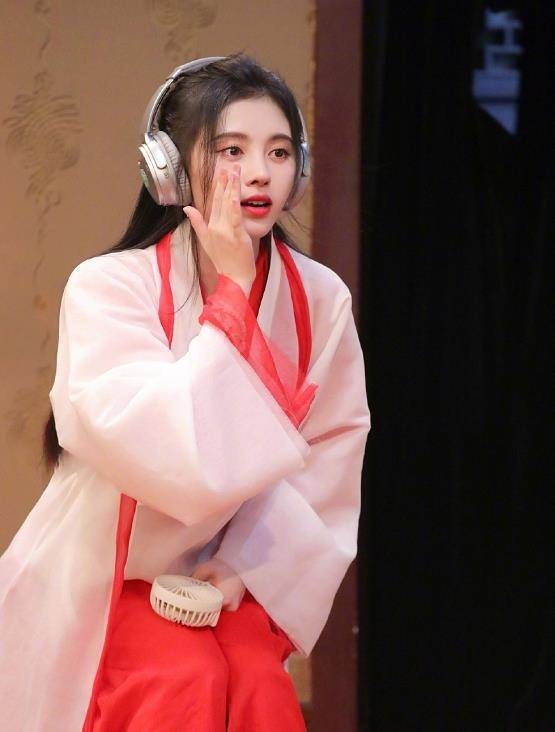 要知道angelababy之前也演过这个角色,不过按照他的解读,这样更好看