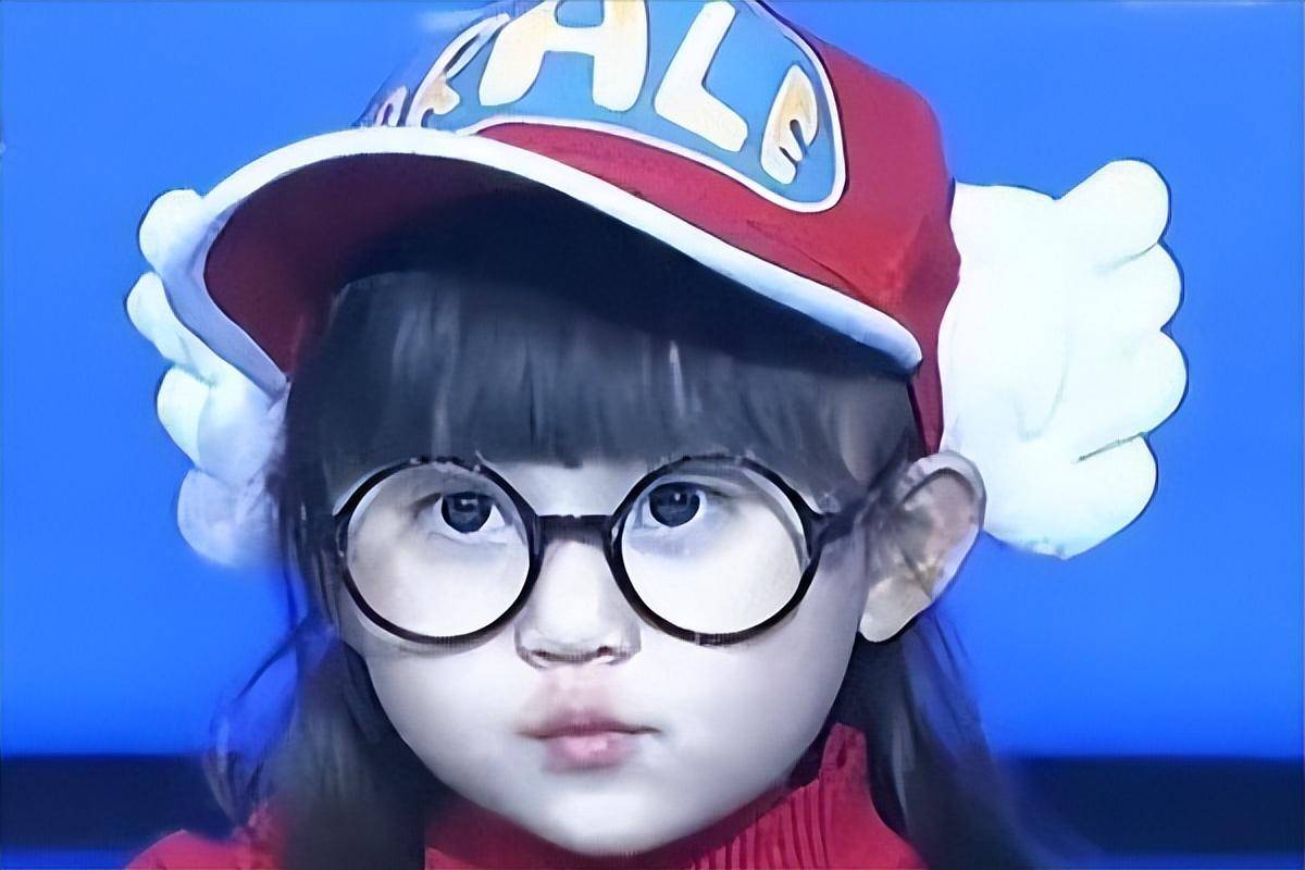 但今天我们来聊一下另一位爆红全网的阿拉蕾——小葡萄项滢璇