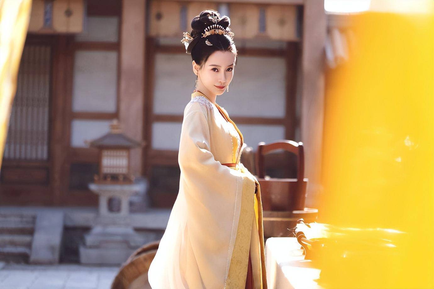与黄晓明久违同框后,baby分享古装美照,专注事业受期待_杨颖_网友
