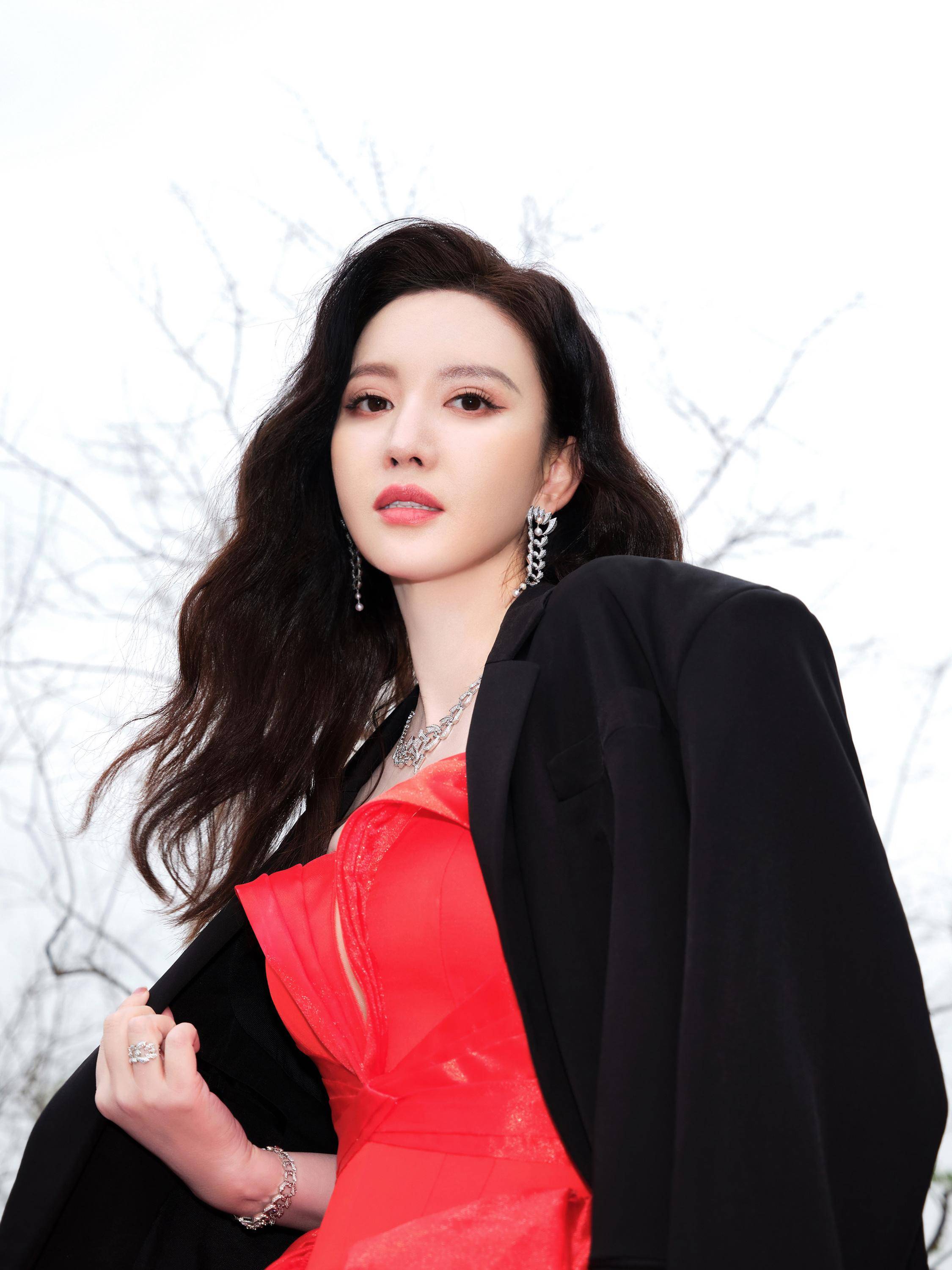 红裙美女张萌惊艳亮相,瞬间俘获众人心_侵权_造型_活动