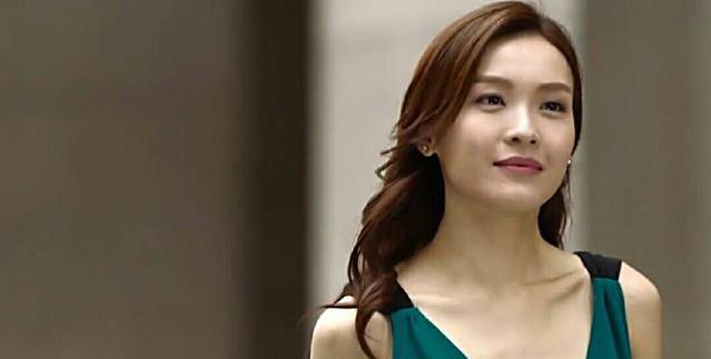 最终结局显示的画面是李佳芯饰演的法官王励凡死去,盲侠和癫姐还有谷