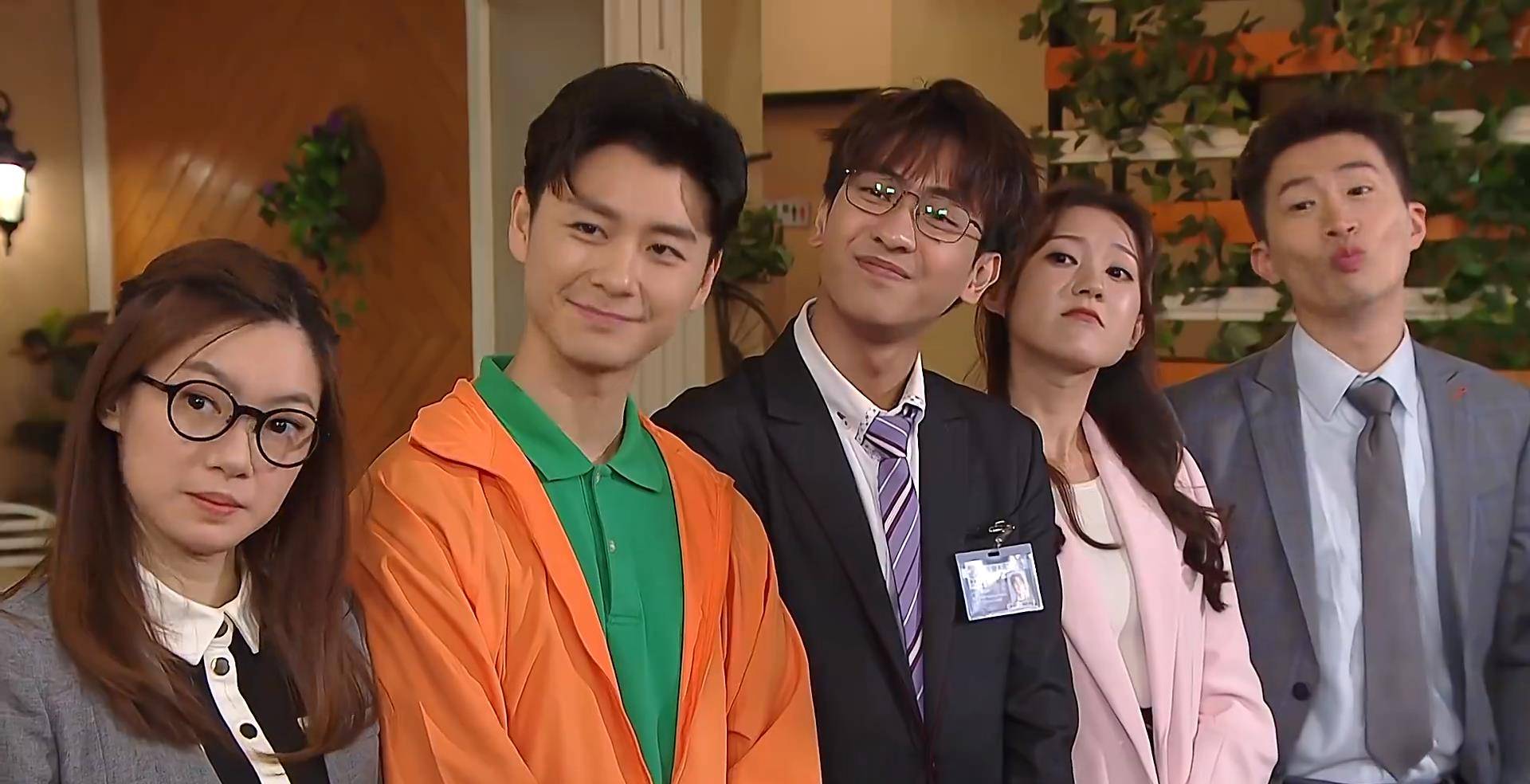 身为菜鸟的"机翼舞"与龙丽莲(林淑敏饰)合作,将龙丽诗(郑世豪饰)给骗