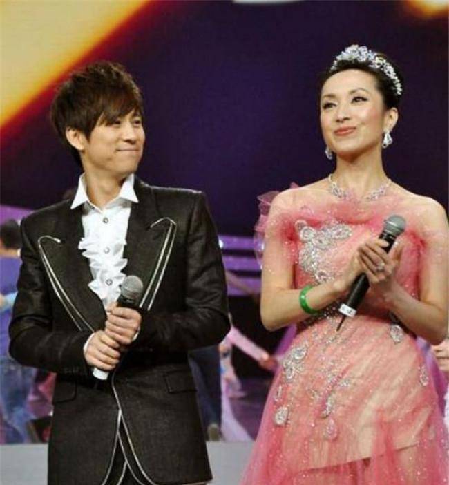 初代偶像解晓东:35岁退隐,53岁回归,妻子带我走出抑郁症_时候_舞台