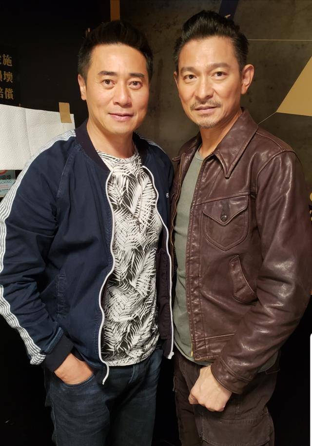 他因刘德华而出道,在tvb做了37年配角,娶个老婆身份不一般_欧瑞伟