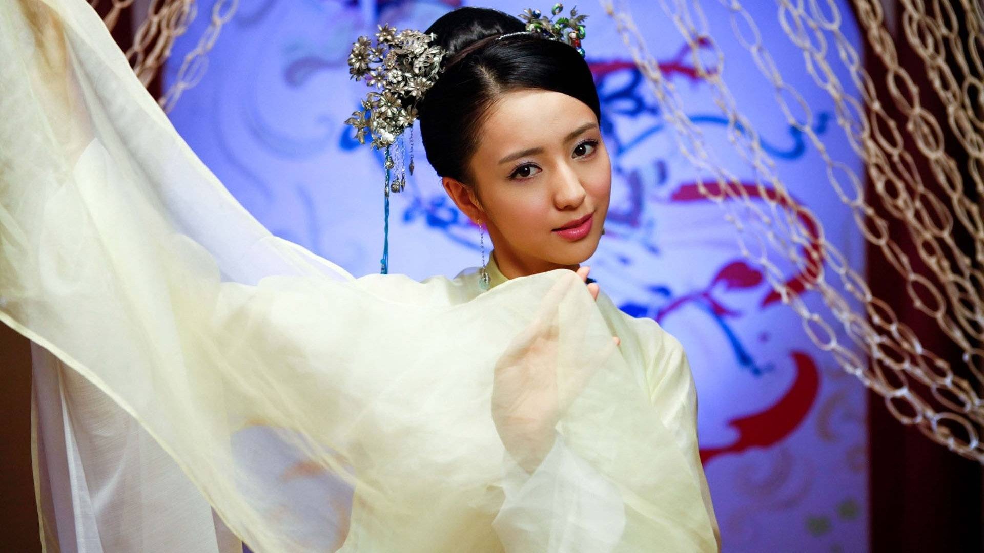 佟丽娅出身艺术世家,曾被认为不适合艺术表演,她的成长史很不易_演艺