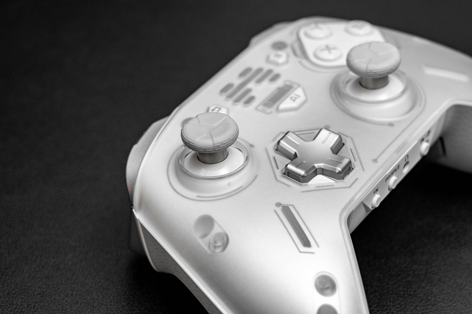 全平台通吃、瞬发光轴微动、六轴体感，北通宙斯2游戏手柄评测