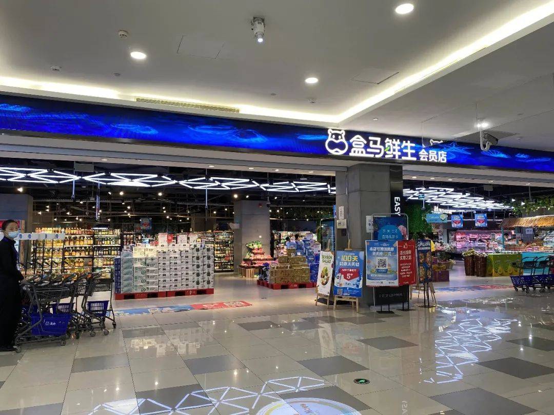 截至目前,盒马在全国已有9家x会员店,其中上海就占了6家店,北京,南京