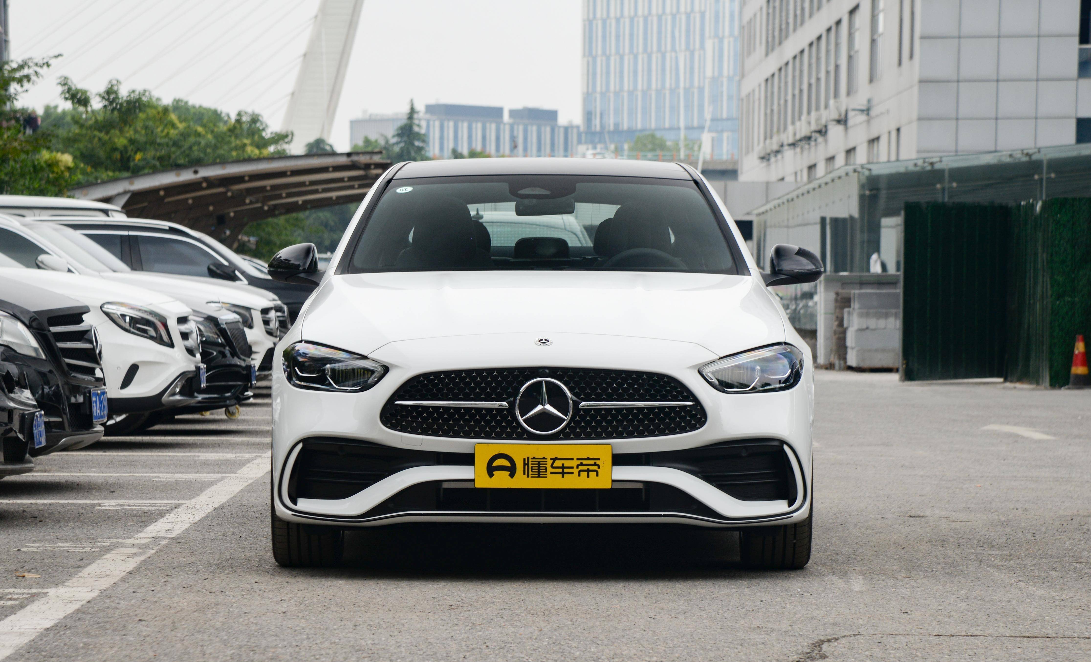 b级豪华品牌,预算三十几万,宝马i3 与奔驰c级 ,该如何选?