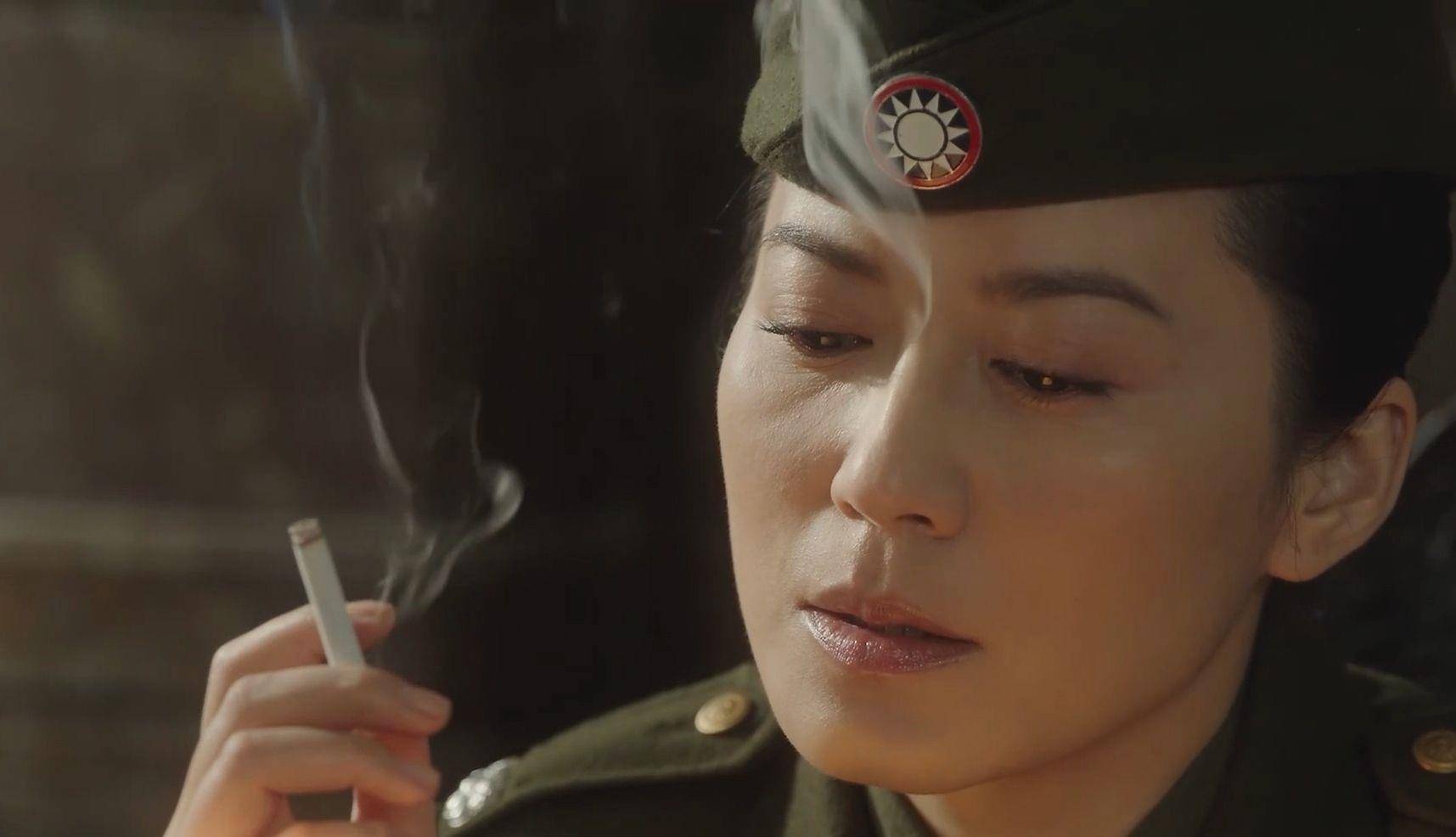 演"女长官"我只服这9位女星,个个霸气侧露,气场两米八_温峥嵘_眼神