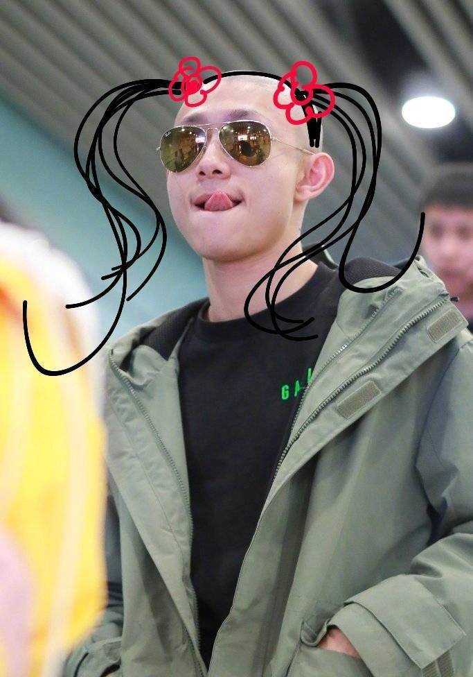 张一山因《鹿鼎记》以光头造型现身,号召粉丝p头发,结果很欢乐_韦小宝