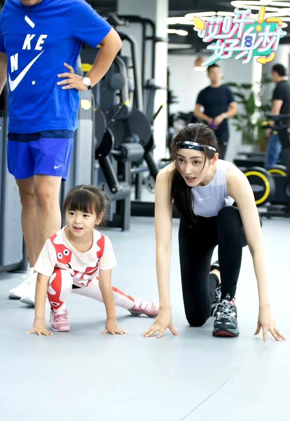 张天爱晒出近照,这次谁看到了?全身都是宝藏_健身_爱的_曲线