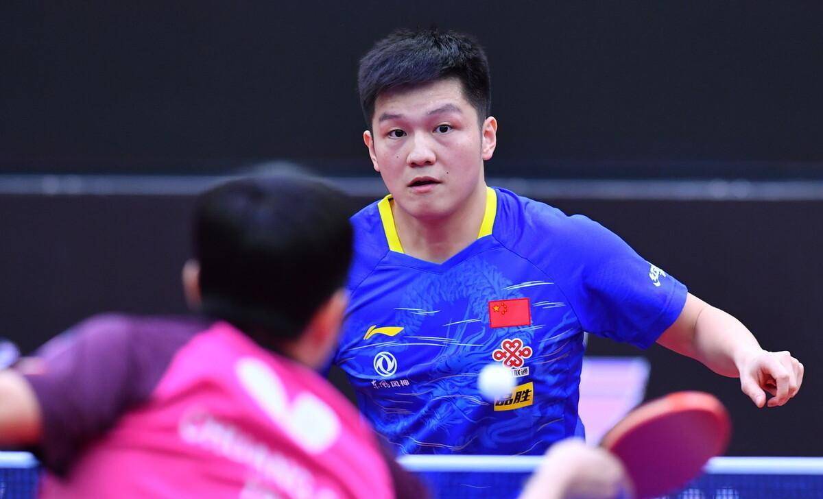 刘国梁为爱徒复盘比赛,马龙安静乖巧_樊振东_智渊_成功