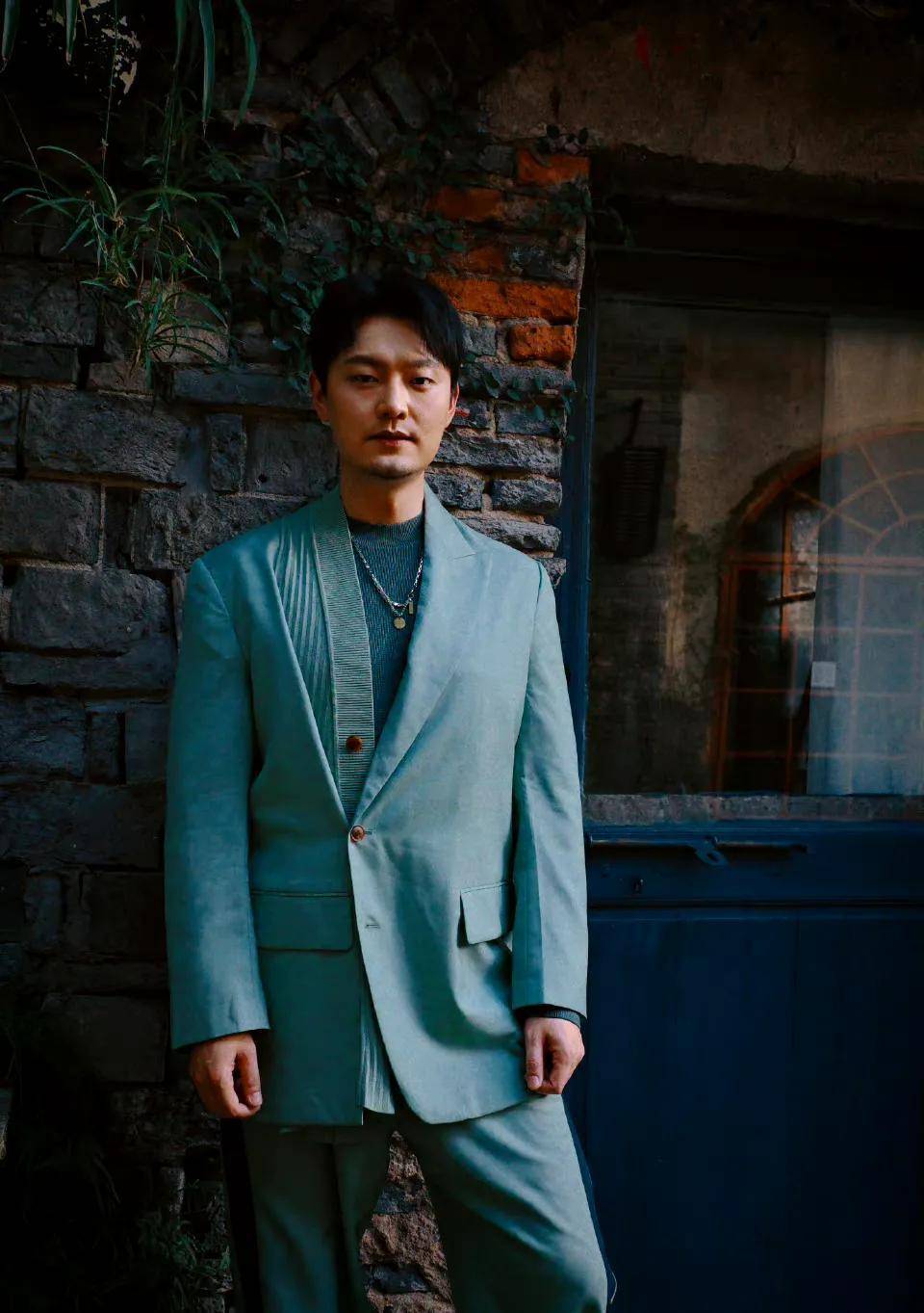 有知情的网友表示:"鞠红川很早就求婚了,但是一直没有公开结婚的消息