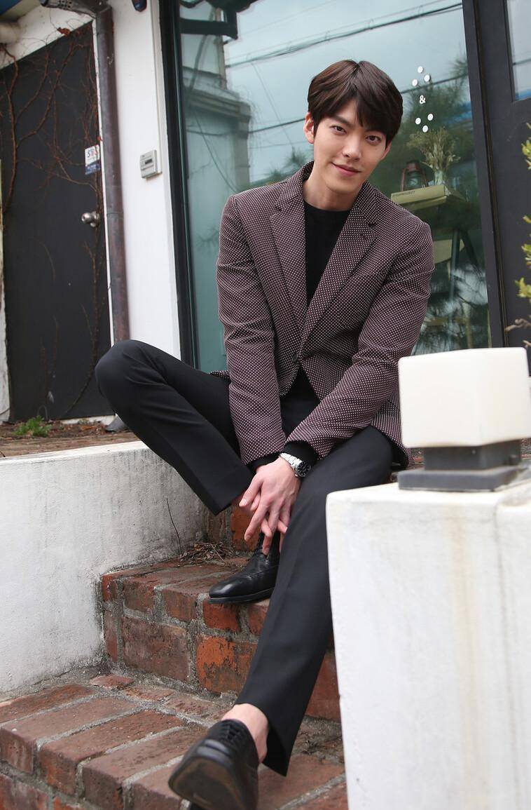 35岁男人穿衣搭配技巧牛仔(原创   35岁男士穿衣搭配指南,轻松穿出