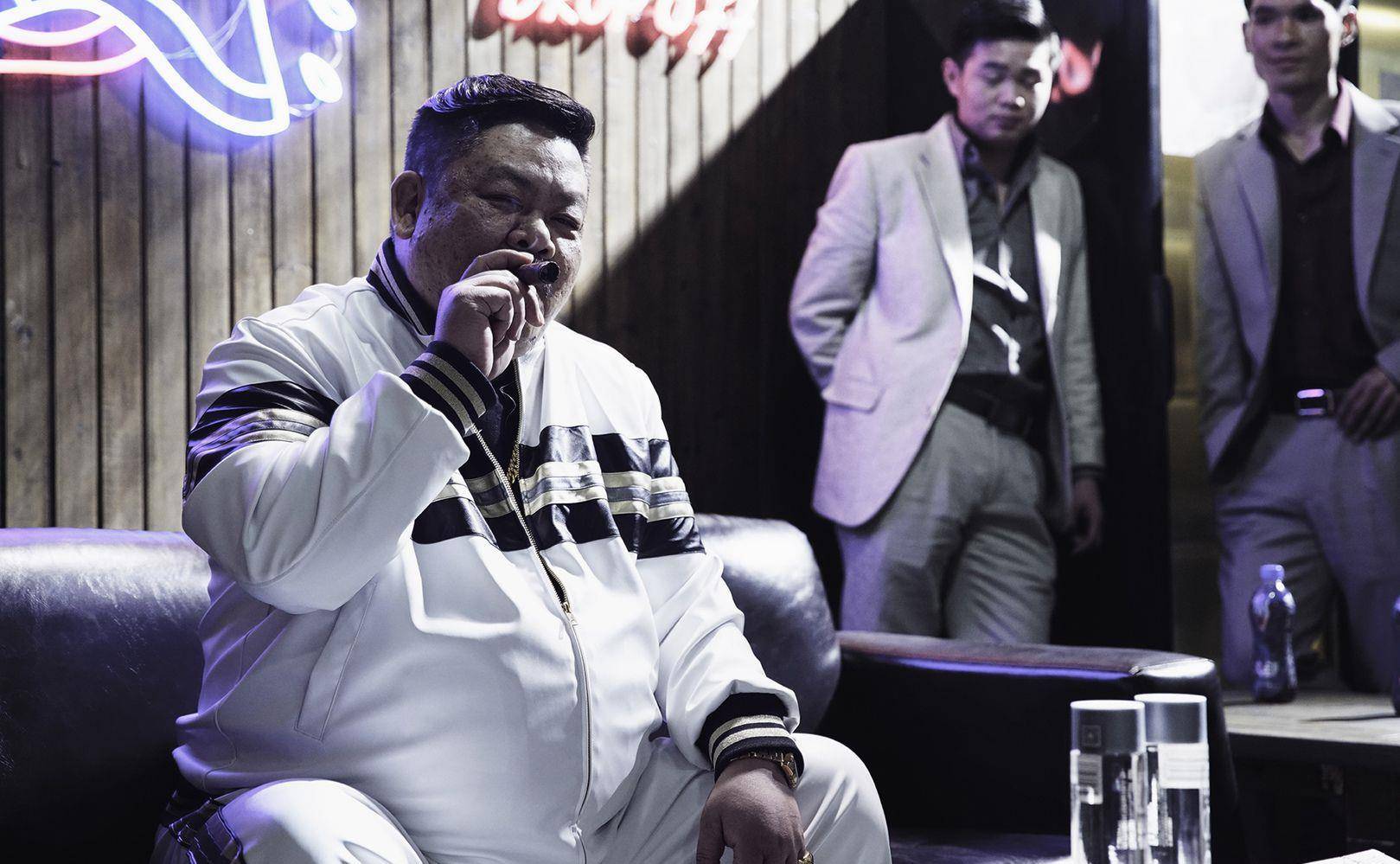 林雪近最近胖成球,西装扣子过于紧绷,脖子上一圈都是肥肉_活动_平台