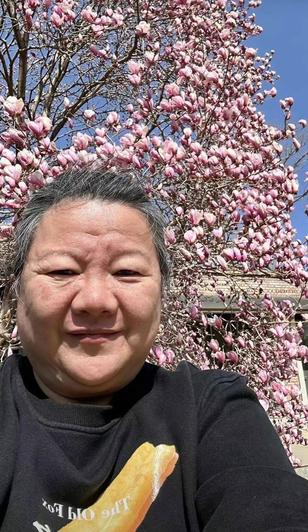 陈凯歌前妻洪晃身体出问题,自爆回来做手术,身材肥胖惹网友担忧_女士