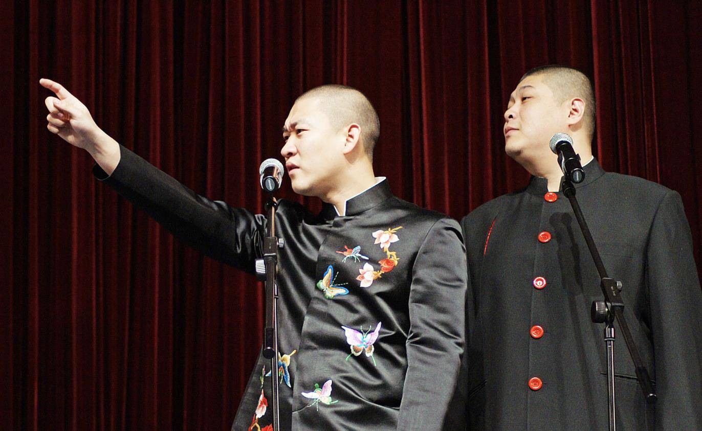 12年前退出德云社,刘云天和曹云金三上舞台,如今落魄到街头卖花