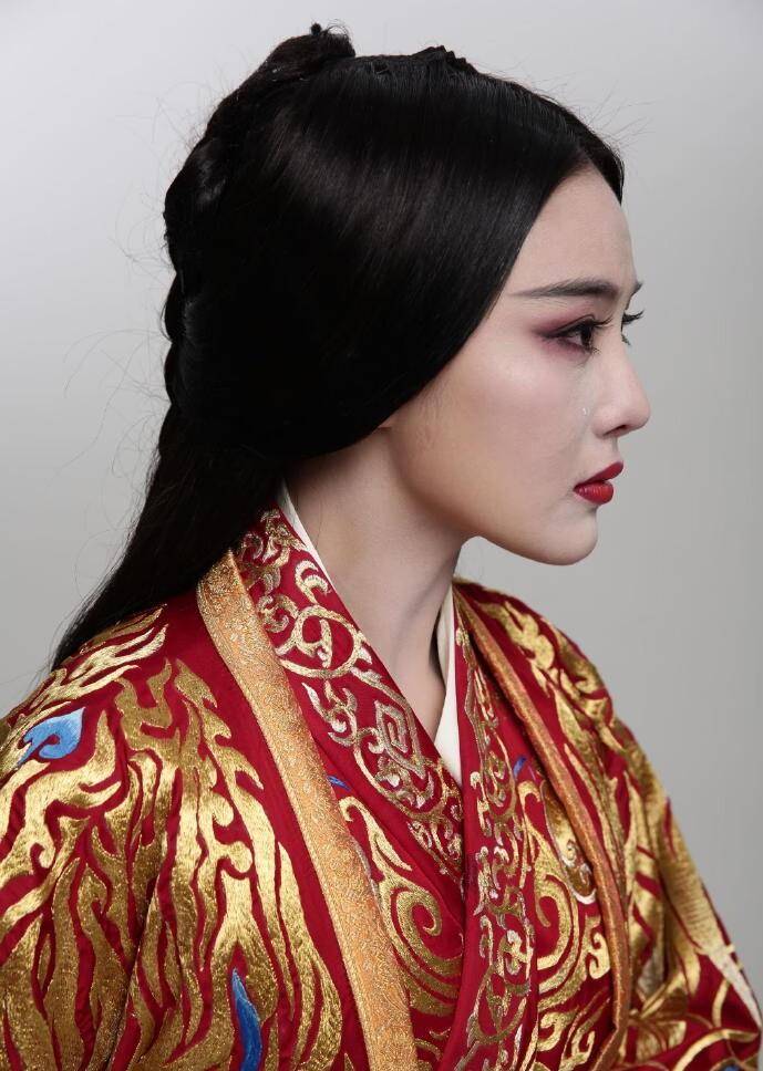 张馨予心真大,定妆照不p一下就放出来,真实状态一目了然!