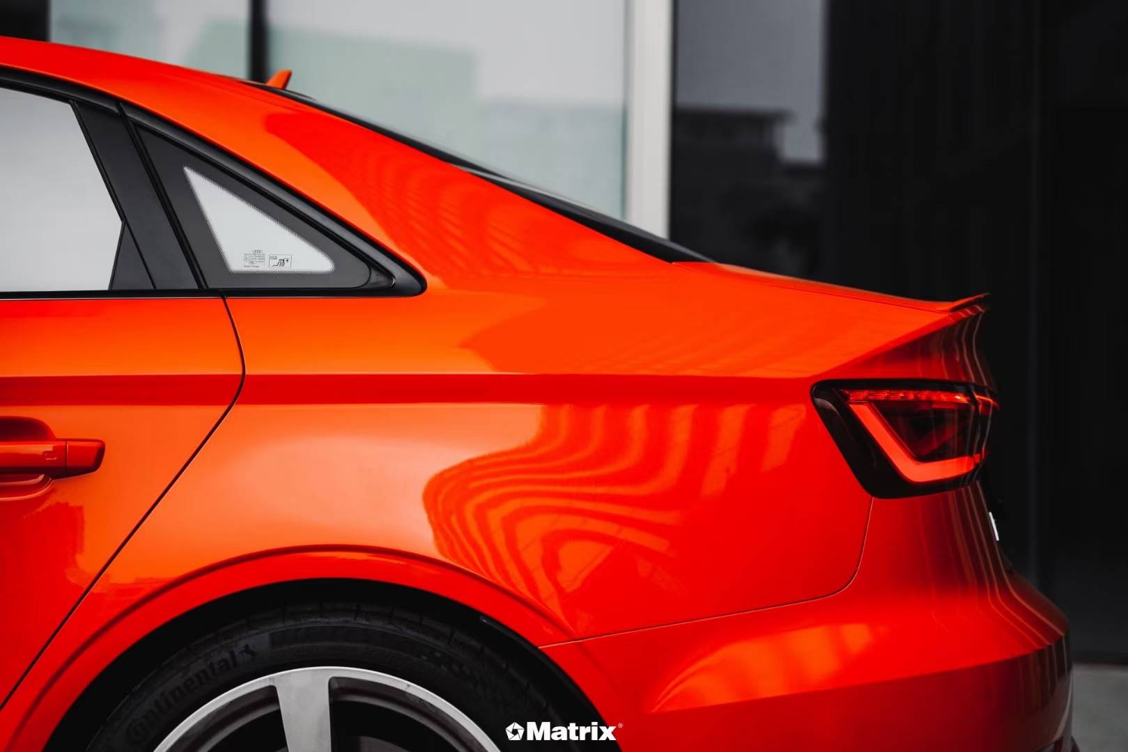 前卫的气息融合了橙色的明亮与红色的奢华#mg062保时捷熔岩橙#奥迪s3