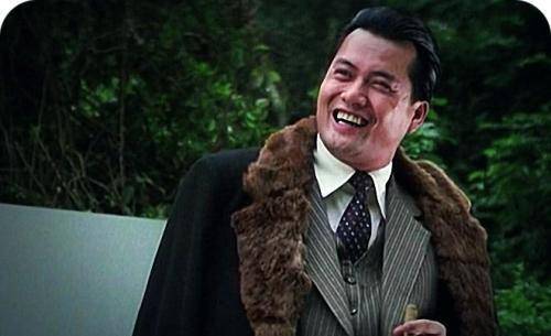 是吴锡豪,广东潮州人,60年代初就跑到香港,靠在石硖尾开字花档起家