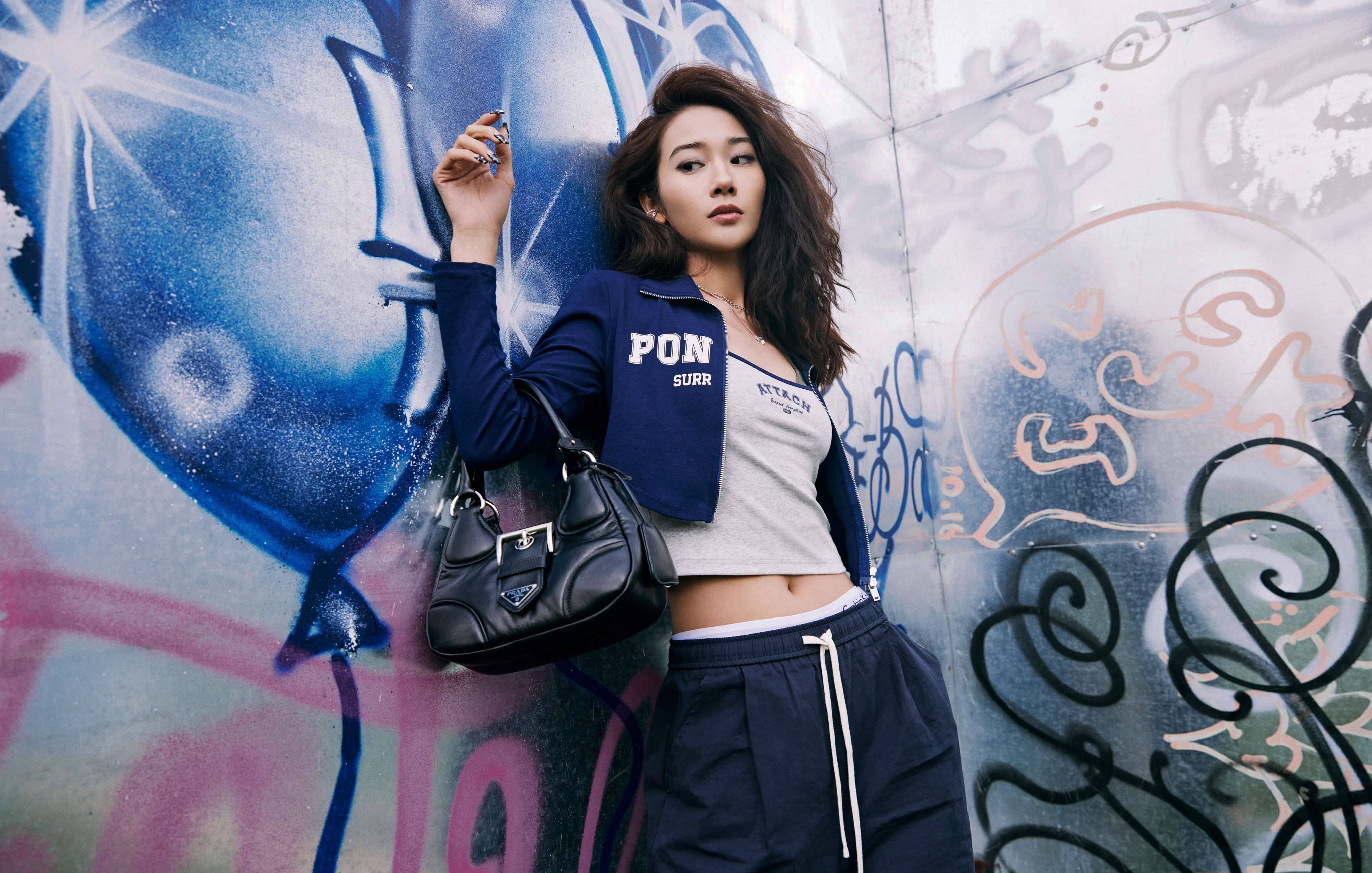 范帅琦大波浪街头酷气十足写真_朋友_一身_黑色