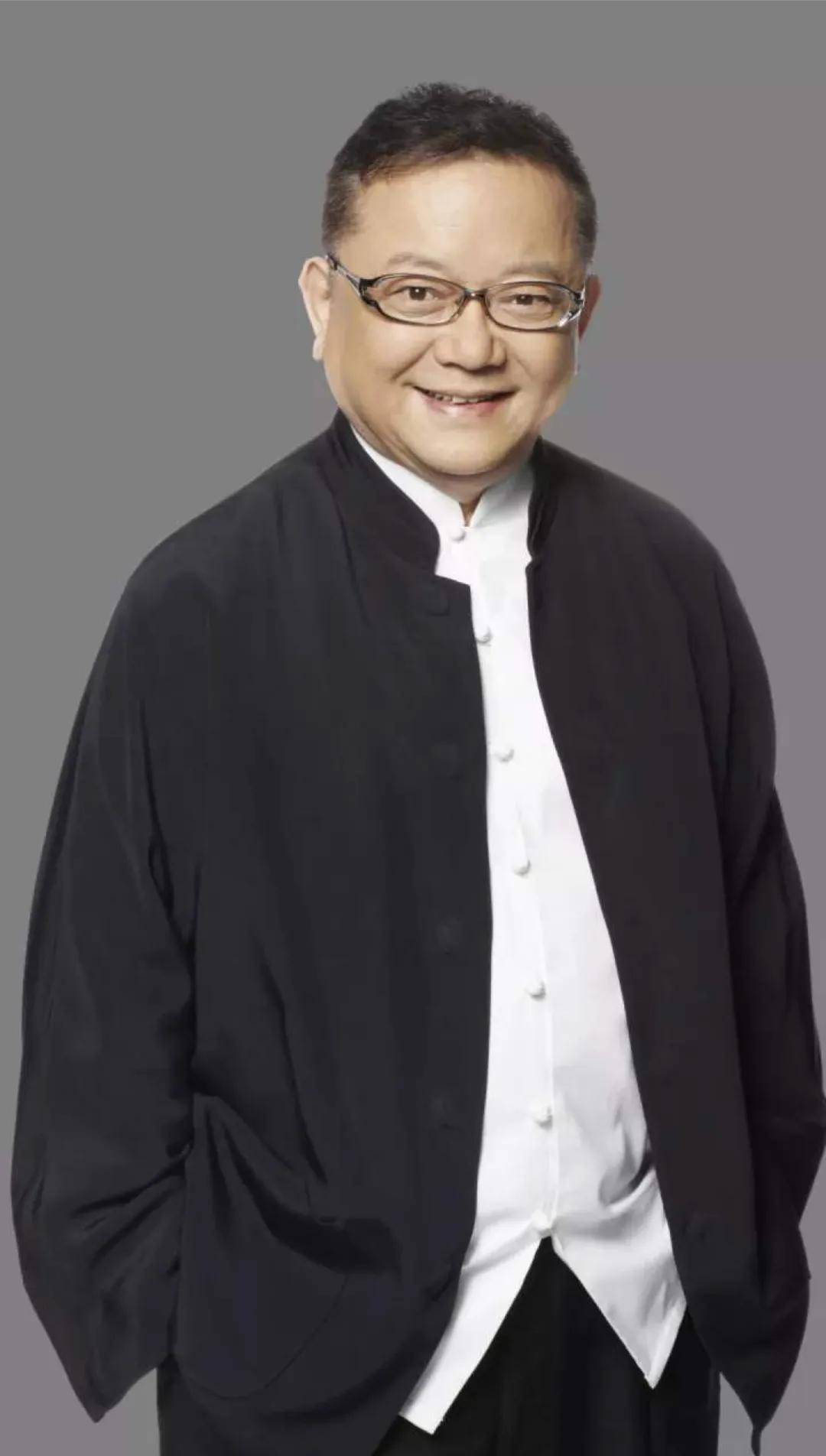于是便开始有人爆料王刚将会离开,定居国外!