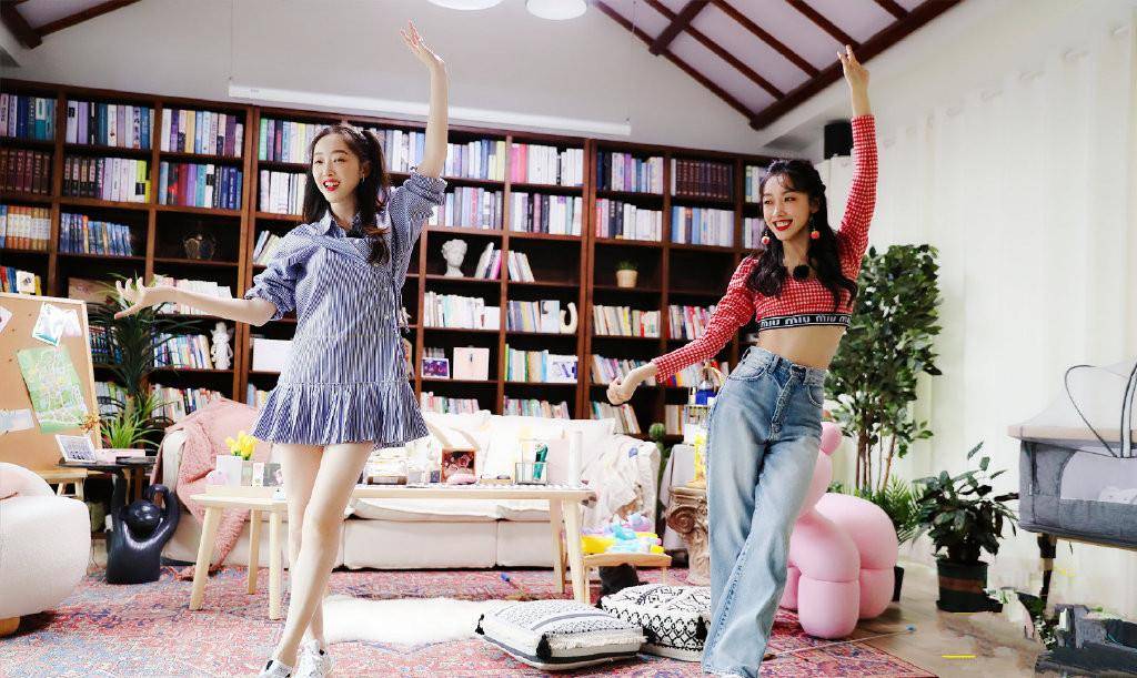 成年林黛玉的戏份也由蒋梦婕一并完成),而宣璐则出演与林黛玉从家中