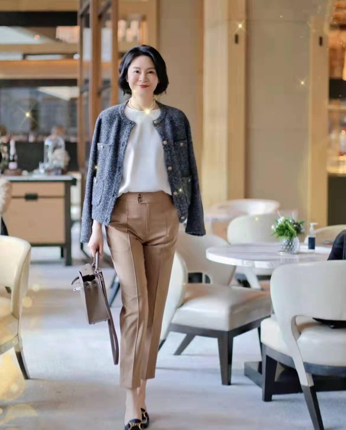 50岁女人早春怎么穿?