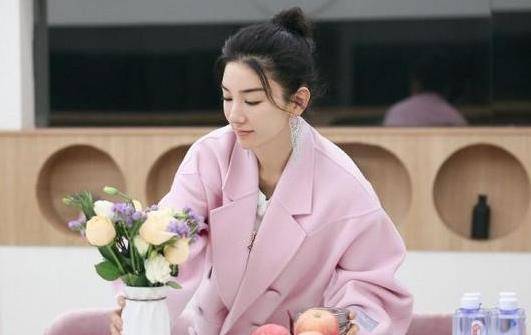 面对小9岁高富帅追求者,43岁黄奕给我们上了生动的一课_王侃_父亲