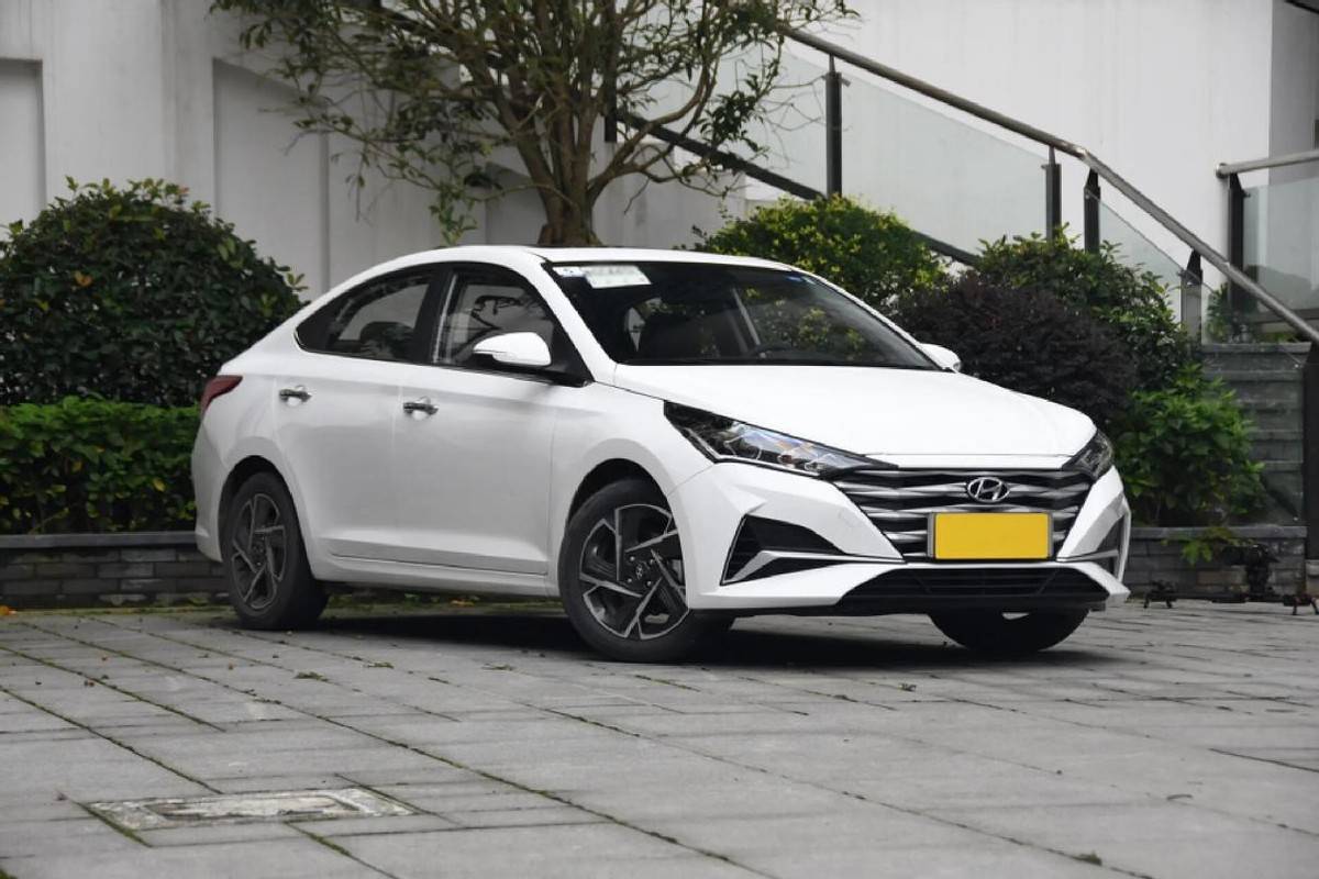 先来说一下基本信息,比如现代悦纳目前在售车型为2020款,是2019年10月