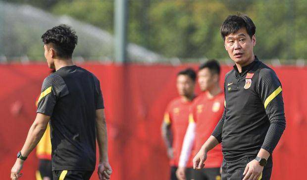 原创            足协正式开启选帅，李霄鹏下课早已注定，未来去向引发球迷关注（李霄鹏国足最新阵容名单）