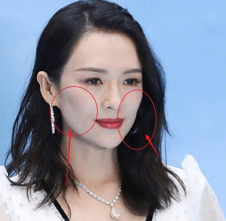 章子怡出席线下活动,遭遇路人围观抓拍,生图长这样确定没看错?