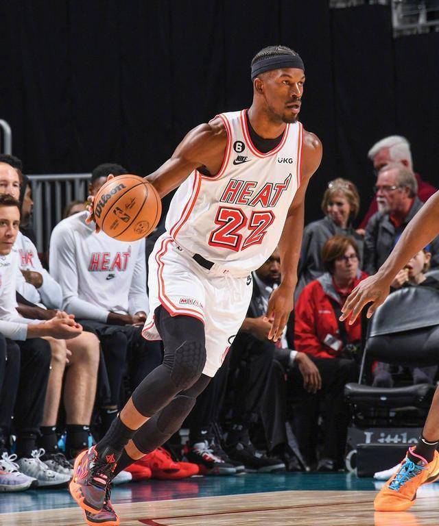 每日nba球星上脚球鞋【3月5日】_nike_比赛_kobe