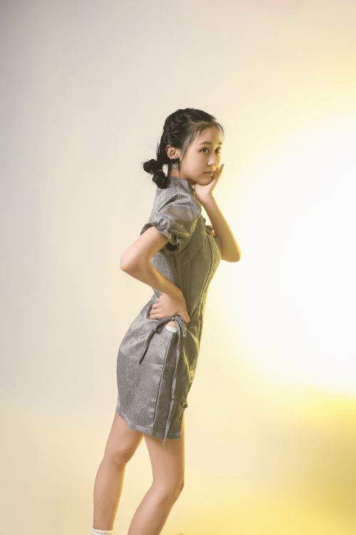 模特张洪清新甜美风格签约新突破_广告_演艺_发展