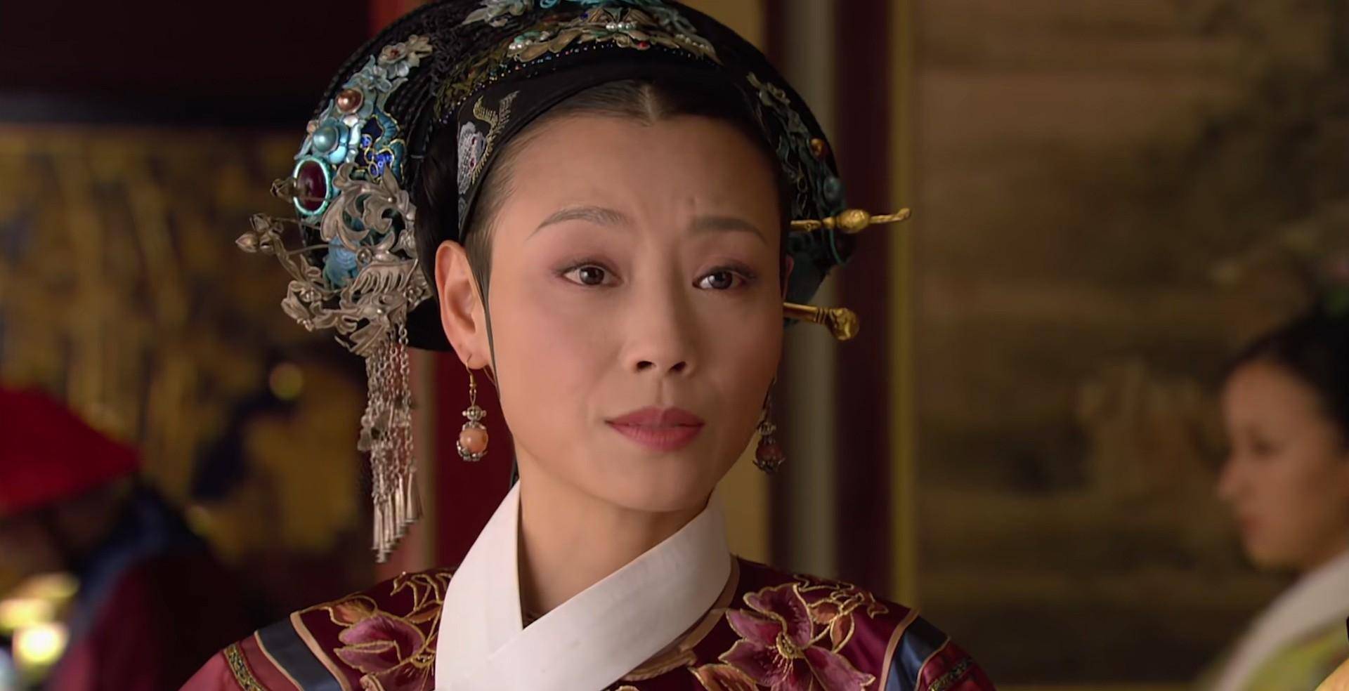 甄嬛传|端妃齐月宾位至皇贵妃的旗头发饰与锦衣华服,气质不凡_造型