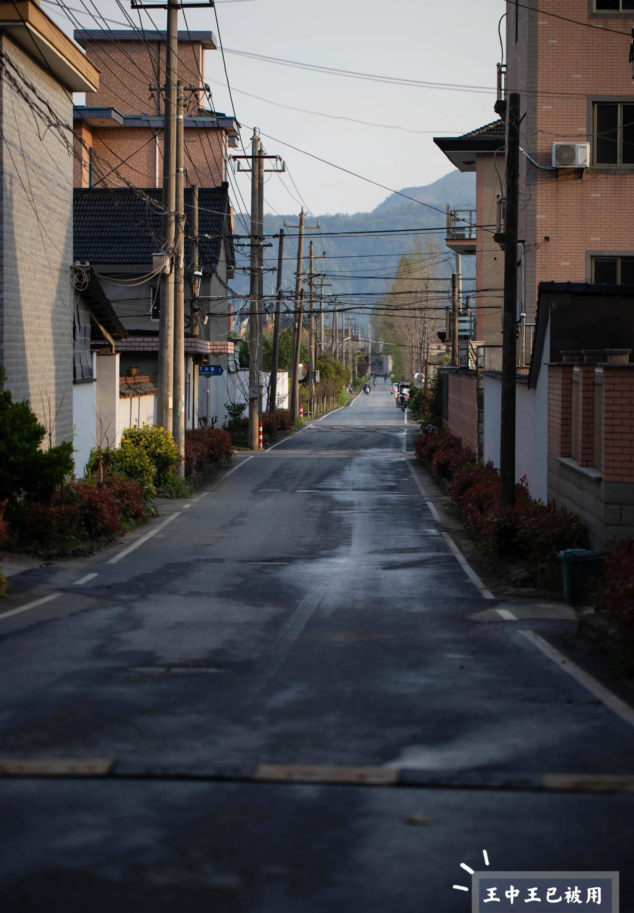 四月,春光旖旎,微风徐徐,每个阳光明媚的周末都该去随心所欲地逛逛逛.