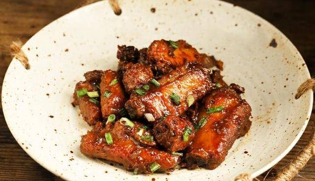 一听这菜菜名就会流口水,生津开胃好美味,专治各种没食欲_梅子排骨