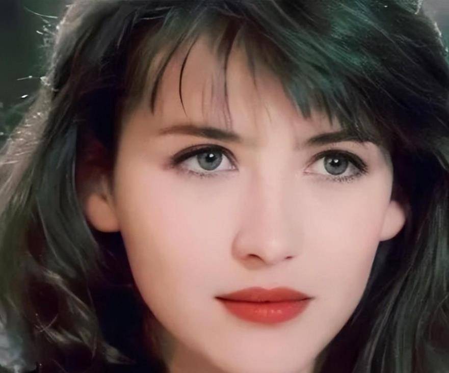 神似阿佳妮的苏菲61玛索:56岁未婚却儿女双全,放任自己优雅老去