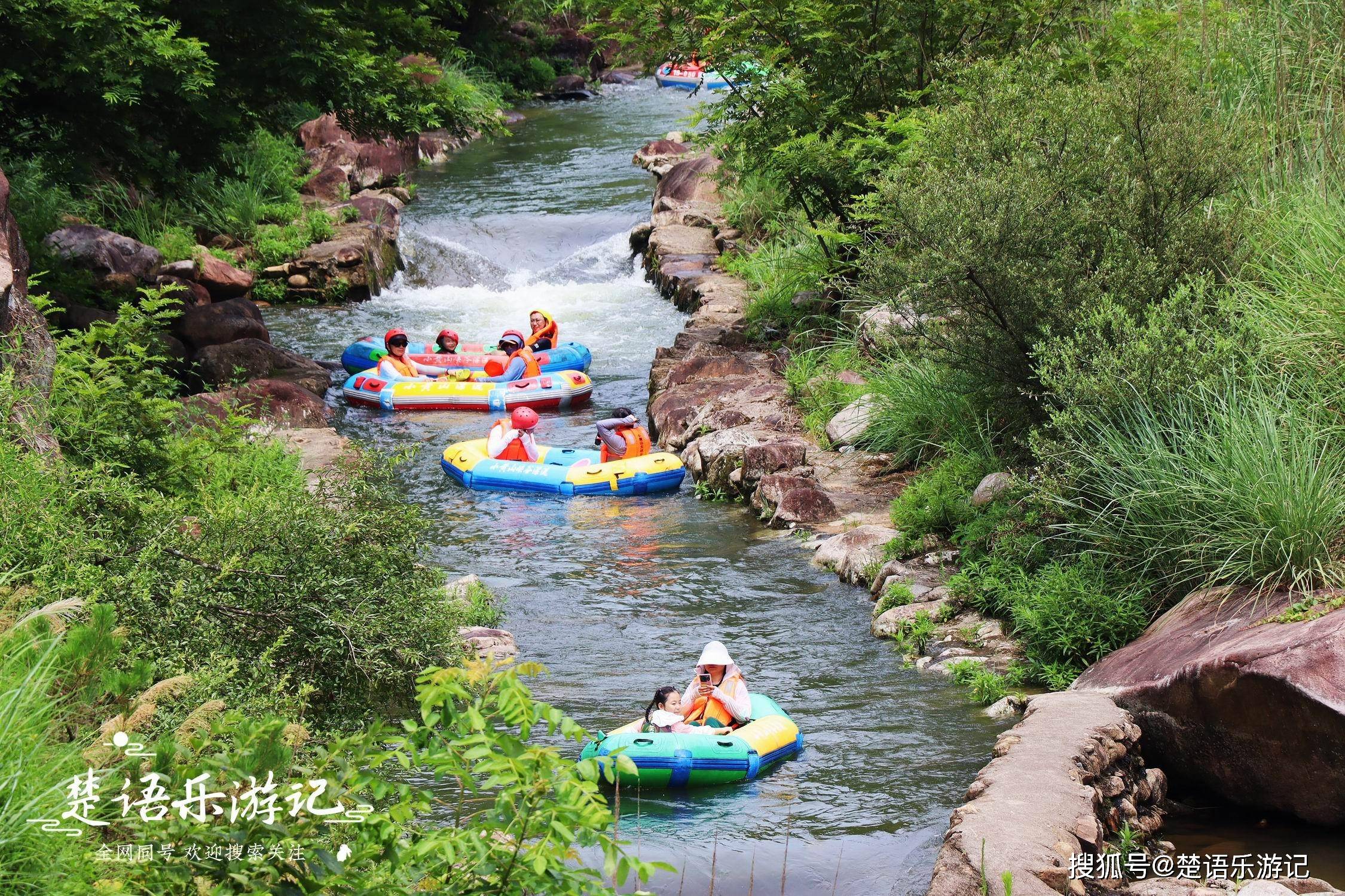新昌这个古村火了,曾经游人罕至的山谷,如今成为火爆的漂流景点_黄山