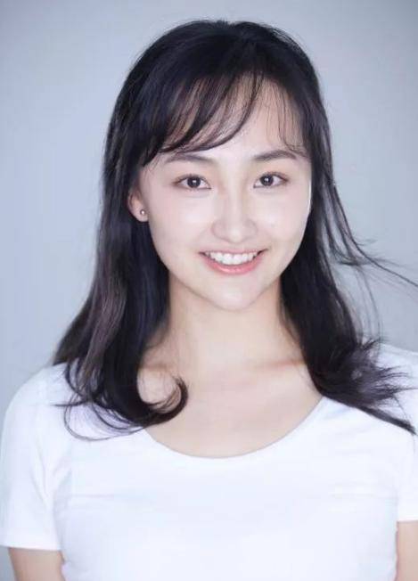 演员,曾因"家暴"跌落神坛,如今二婚娶小娇妻连生三胎_于震_方柏霓