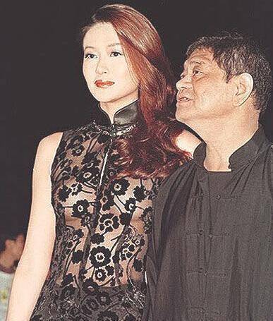 她是黄任中的"绯闻女友",玩腻后被无情抛弃,生命终