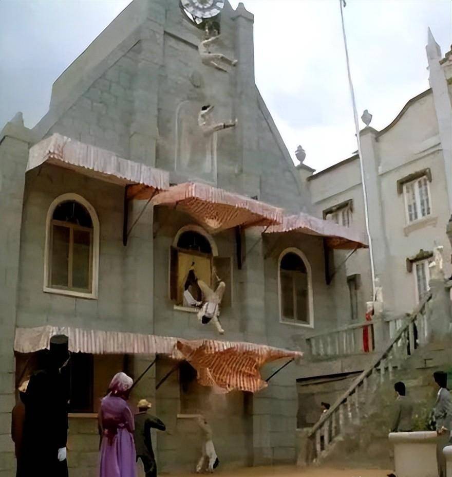 连载11逼着成龙跳楼,一句话省下400万,洪金宝才是《a计划》功臣_钟楼